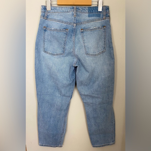 Abercrombie Curve Love Mom High Rise Distressed Jeans 27 Short Light Wash - Picture 5 of 9